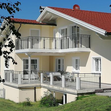 Wunderschoene Ferienwohnung Mit Seeblick Zell am Moos Exteriér fotografie