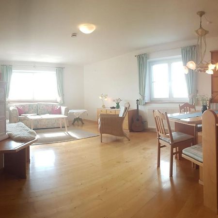 Wunderschoene Ferienwohnung Mit Seeblick Zell am Moos Exteriér fotografie