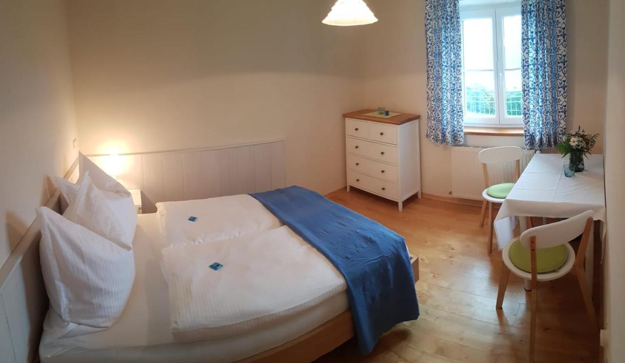 Wunderschoene Ferienwohnung Mit Seeblick Zell am Moos Exteriér fotografie