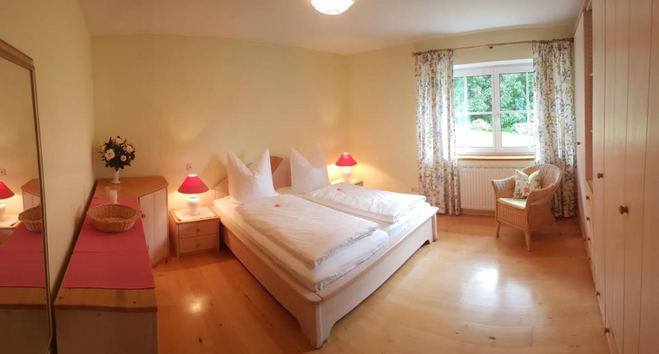 Wunderschoene Ferienwohnung Mit Seeblick Zell am Moos Exteriér fotografie