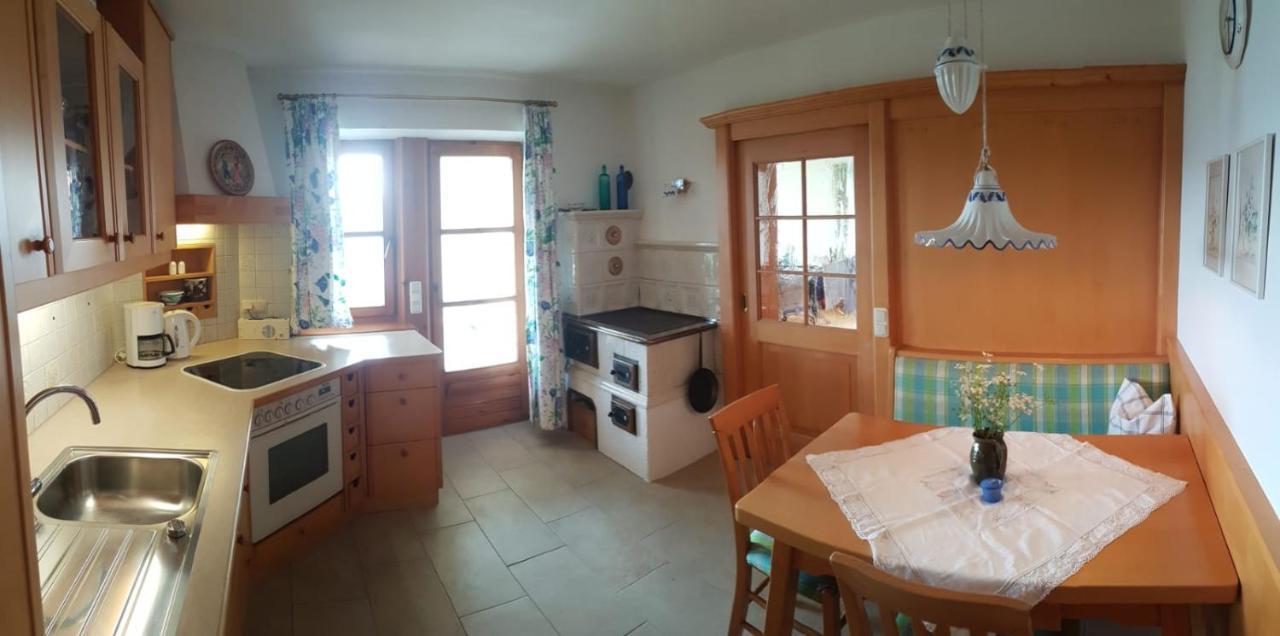 Wunderschoene Ferienwohnung Mit Seeblick Zell am Moos Exteriér fotografie