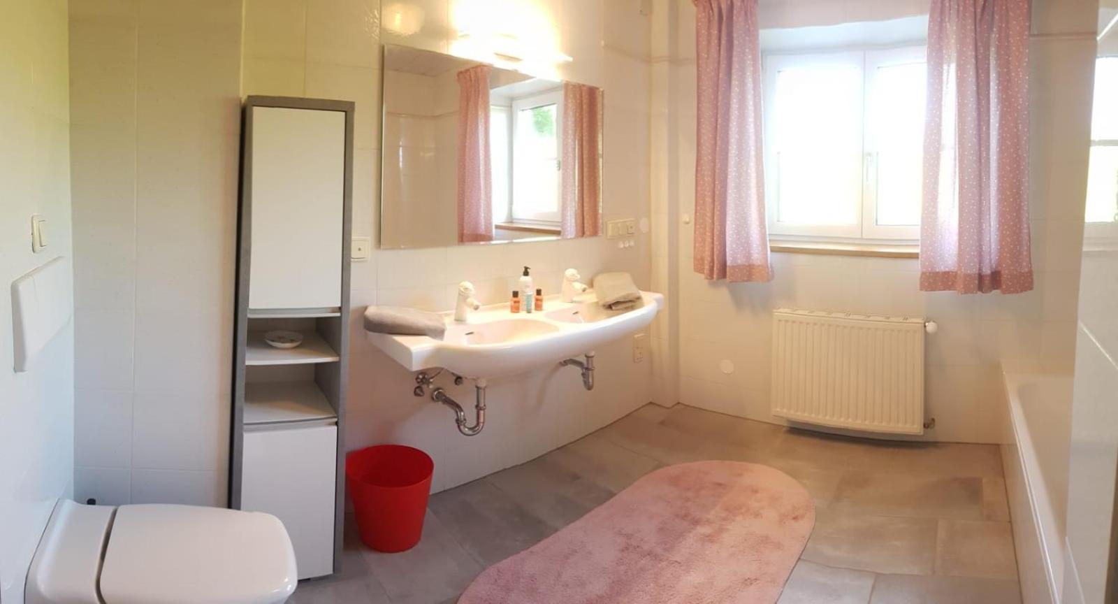 Wunderschoene Ferienwohnung Mit Seeblick Zell am Moos Exteriér fotografie